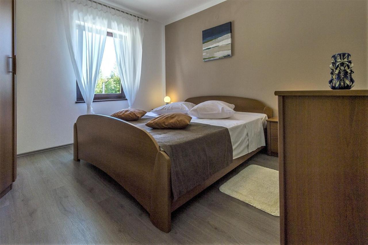Spacious Three-Bedroom Villa Balun With Pool Πόρετς Εξωτερικό φωτογραφία