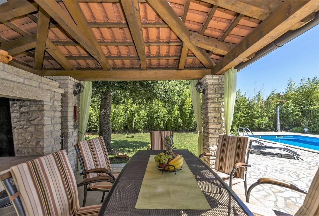 Spacious Three-Bedroom Villa Balun With Pool Πόρετς Εξωτερικό φωτογραφία
