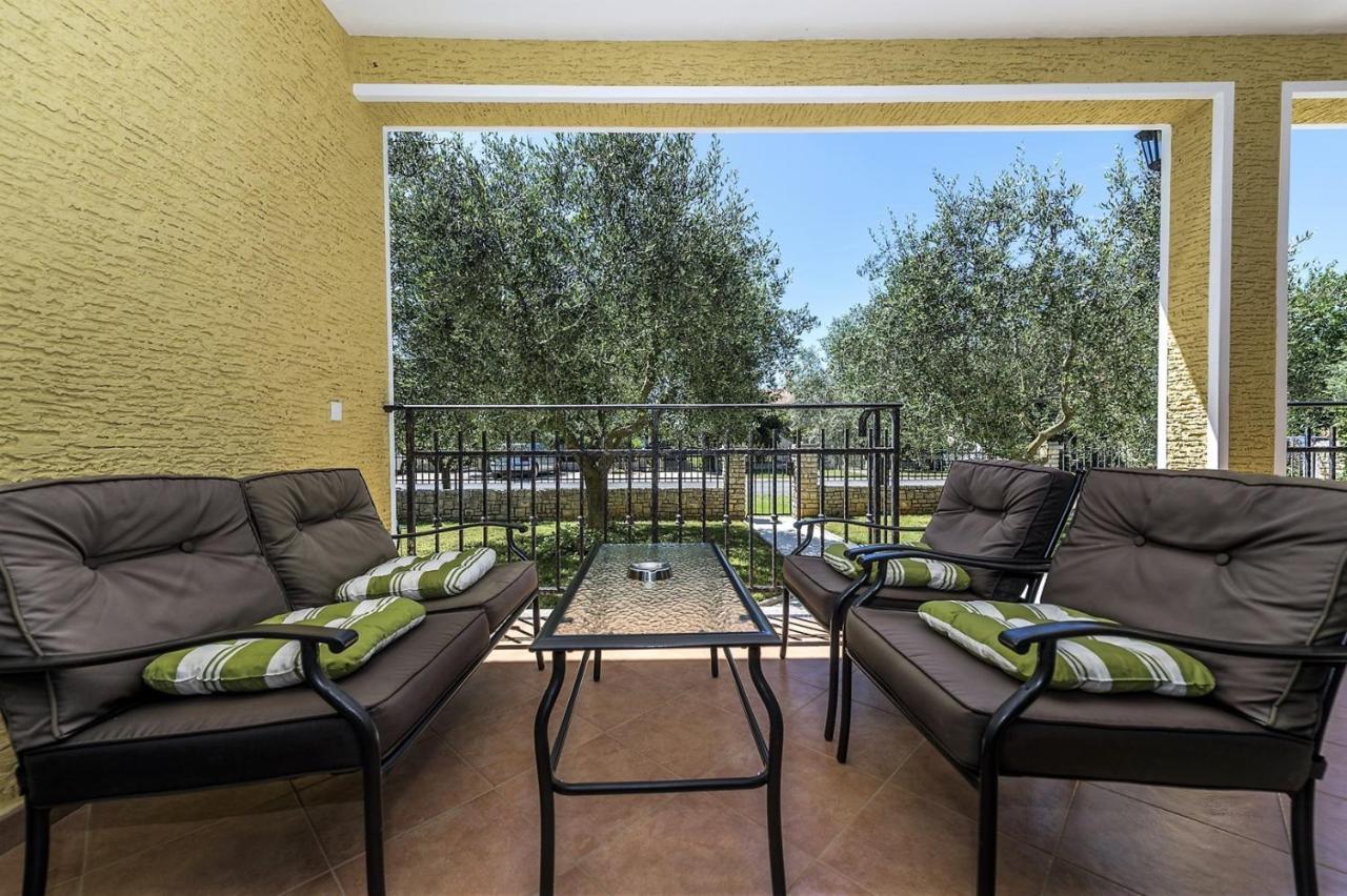 Spacious Three-Bedroom Villa Balun With Pool Πόρετς Εξωτερικό φωτογραφία