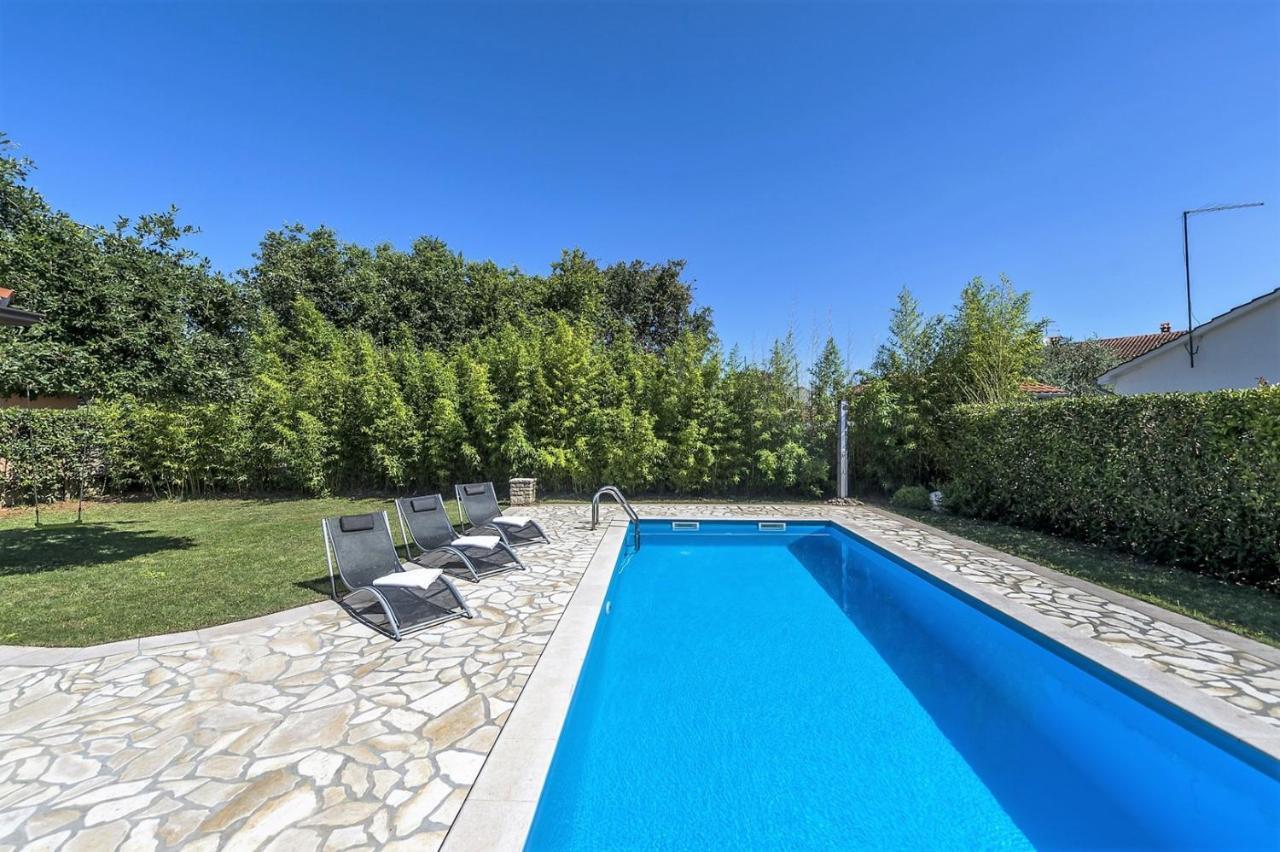 Spacious Three-Bedroom Villa Balun With Pool Πόρετς Εξωτερικό φωτογραφία
