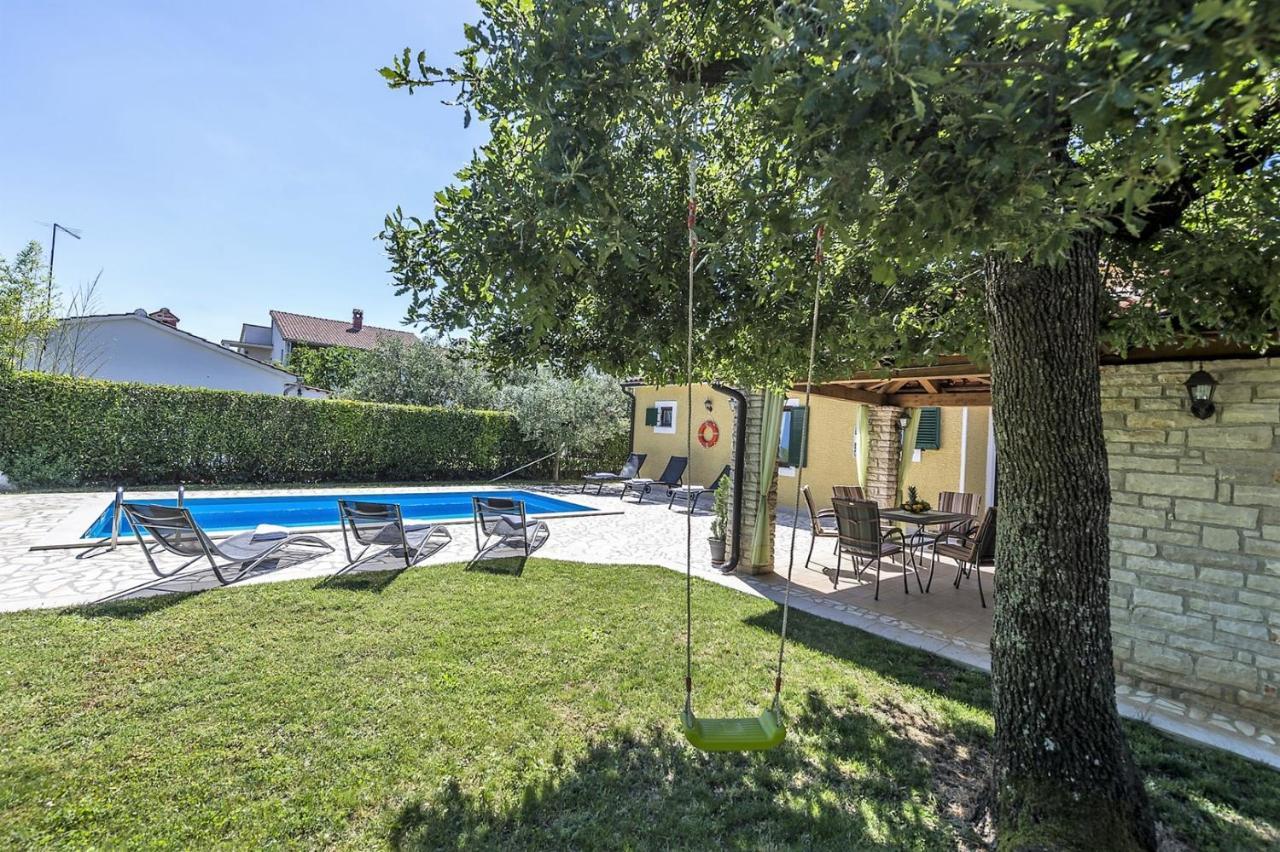 Spacious Three-Bedroom Villa Balun With Pool Πόρετς Εξωτερικό φωτογραφία